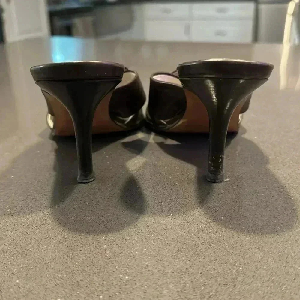 Adrienne Vittadini Women’s Brown Pump Heels - 6.5M - Picture 3 of 5